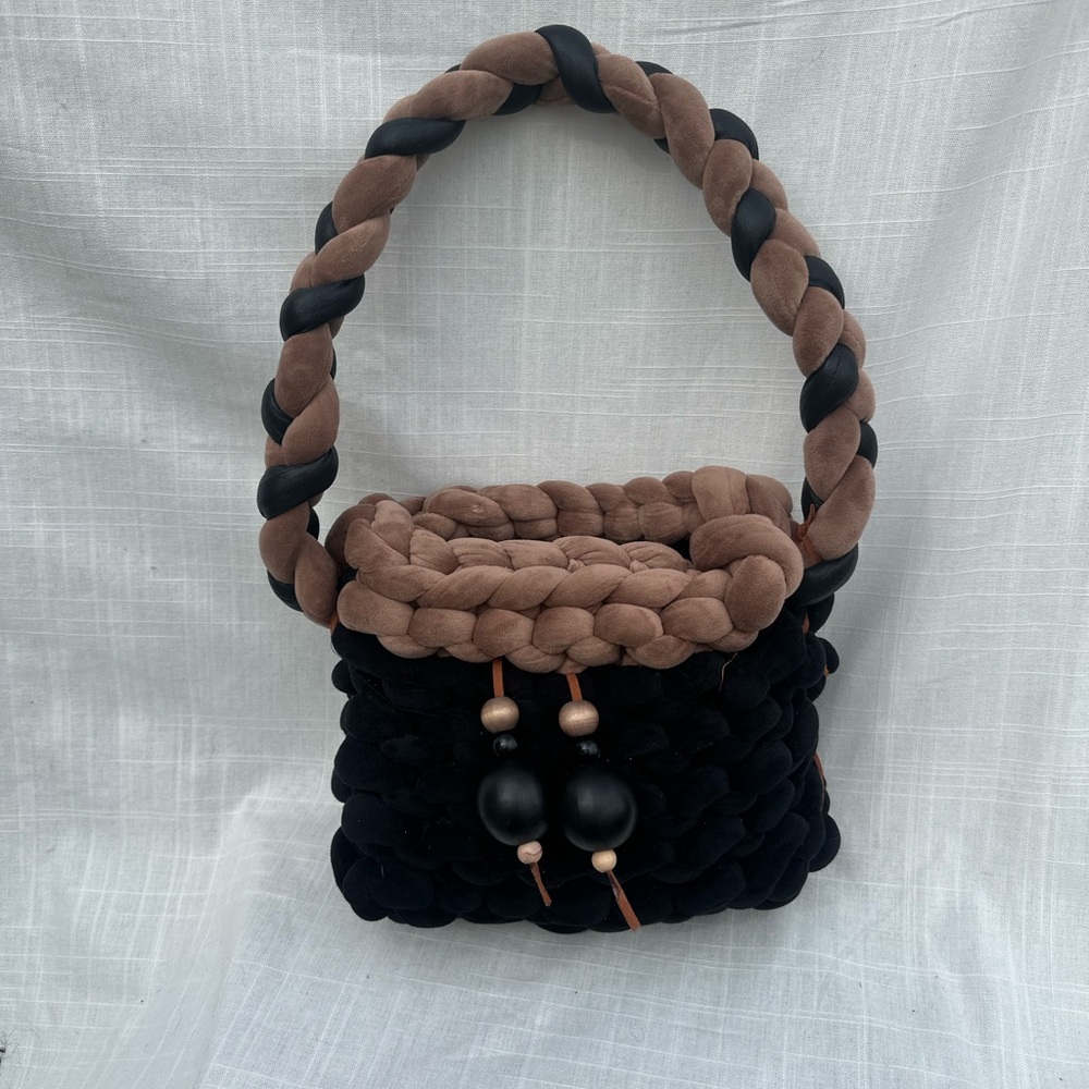 Elegant Blac & tan shoulder Bag